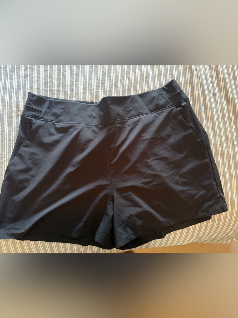 Athleta Women’s Brooklyn Shorts Black size 16